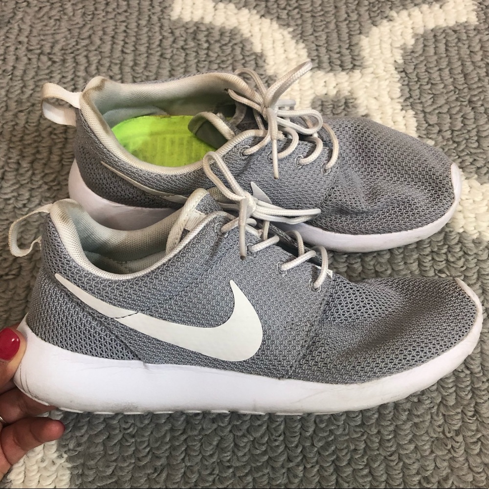 Nike Roshe Run Tennis Shoes